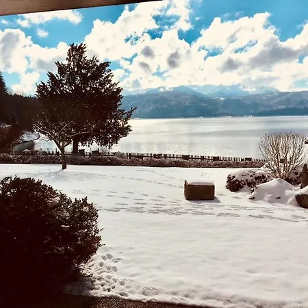 Cozy Lakeside *